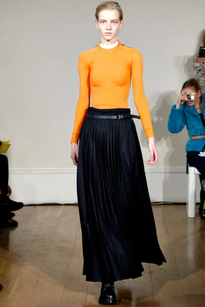 Look 16